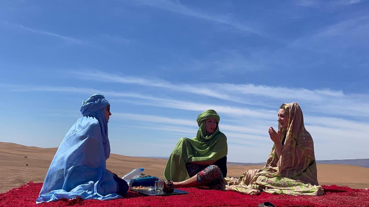 Готель Bivouac Les Nomades & Foum Zguid To Chegaga Tours Екстер'єр фото