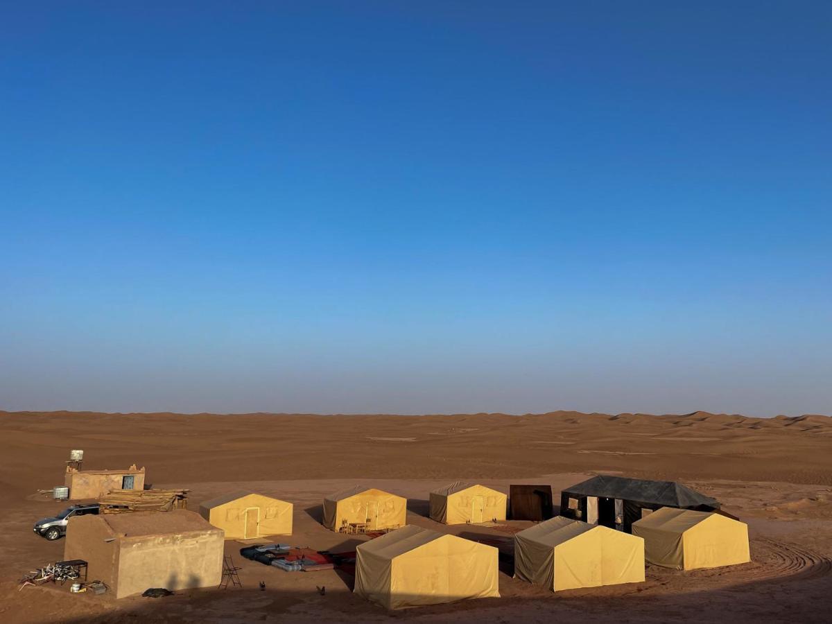 Готель Bivouac Les Nomades & Foum Zguid To Chegaga Tours Екстер'єр фото