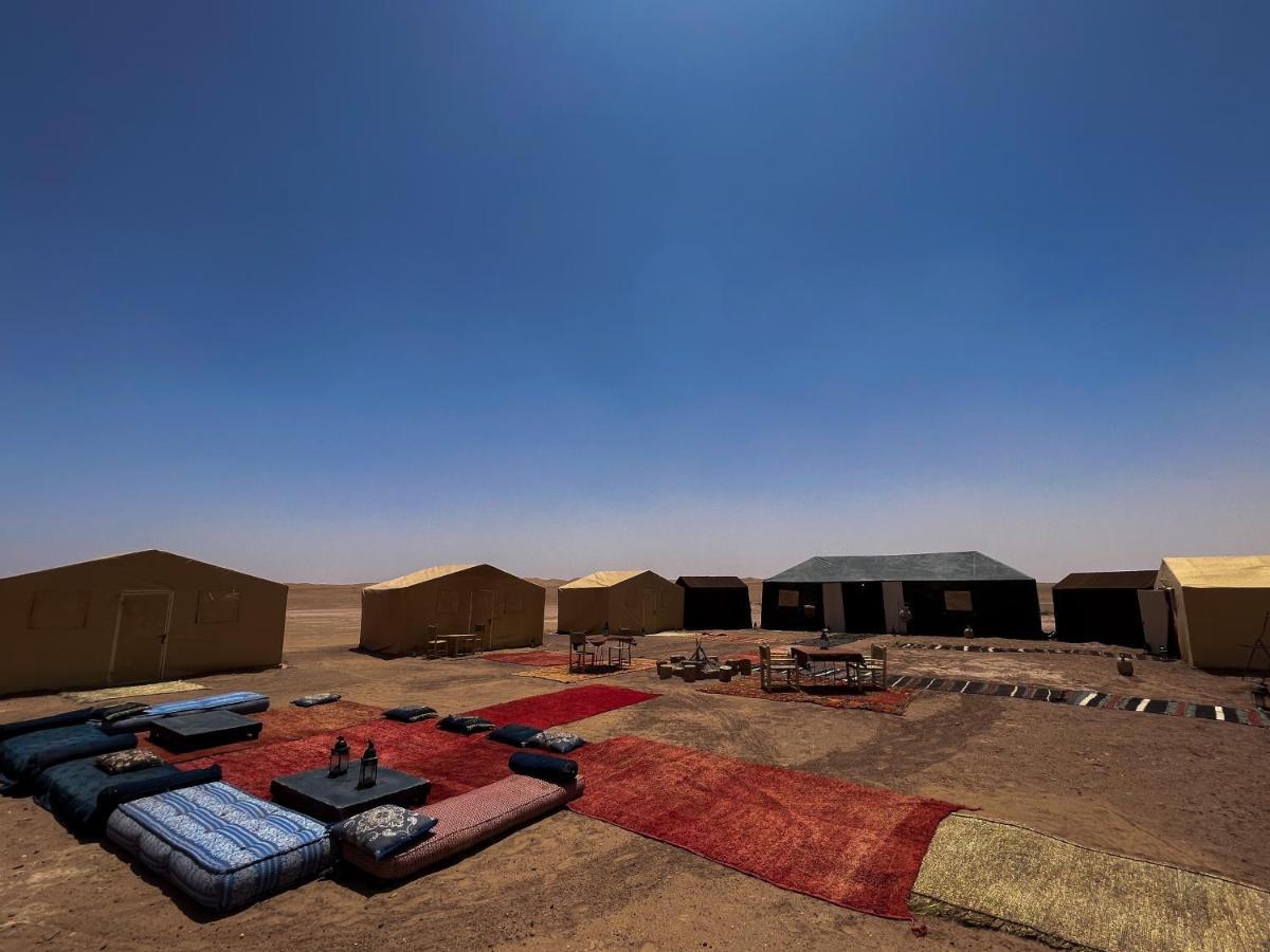 Готель Bivouac Les Nomades & Foum Zguid To Chegaga Tours Екстер'єр фото