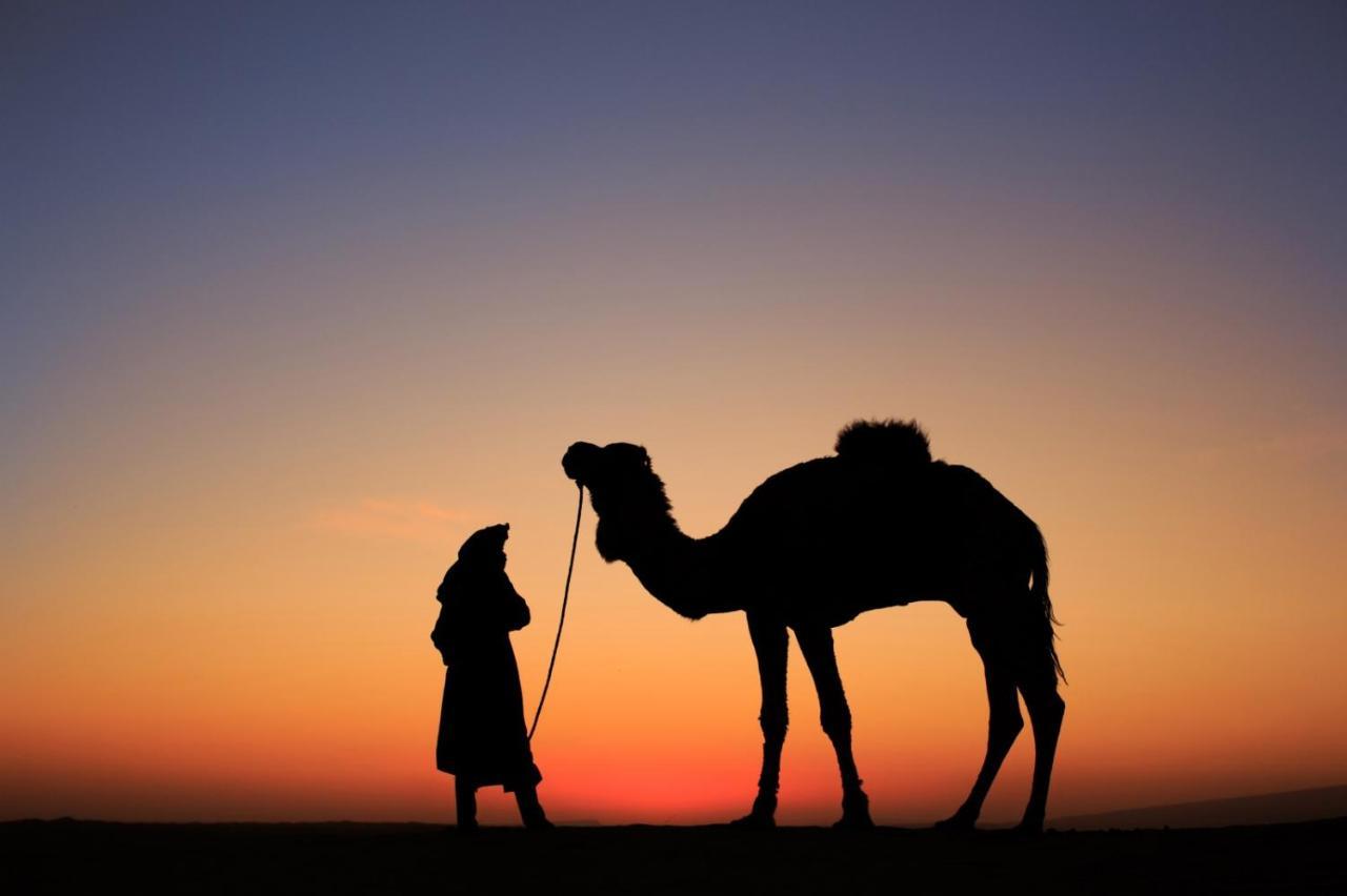 Готель Bivouac Les Nomades & Foum Zguid To Chegaga Tours Екстер'єр фото